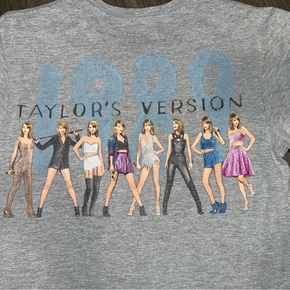1989 Taylor Swift TShirt Small